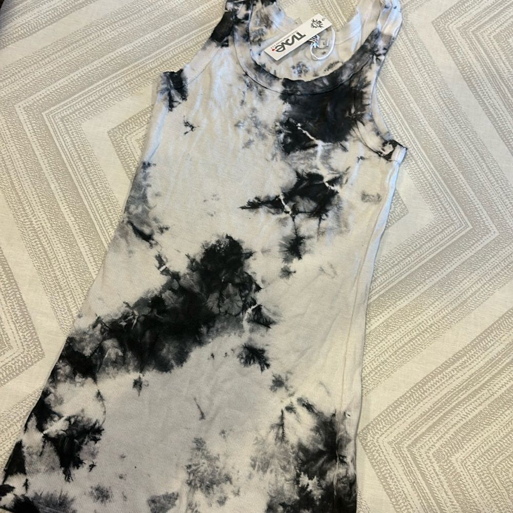 T2Love Clothing Women’s Black & White Ribbed Tank Top